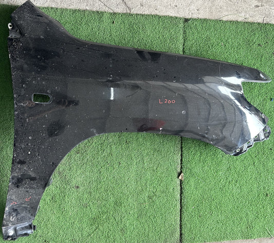 TOYOTA LAND CRUISER L200 FRONT FENDER WITH HOLE BLACK RH (FFWH030)