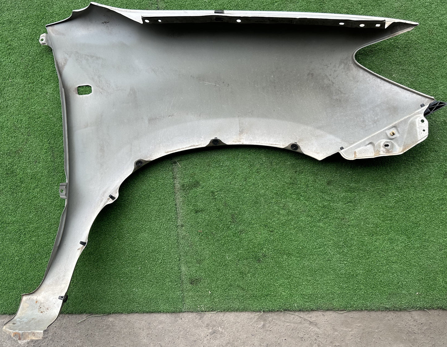 TOYOTA VIGO KUN25 FRONT FENDER WITH HOLE SILVER LH (FFWH031)