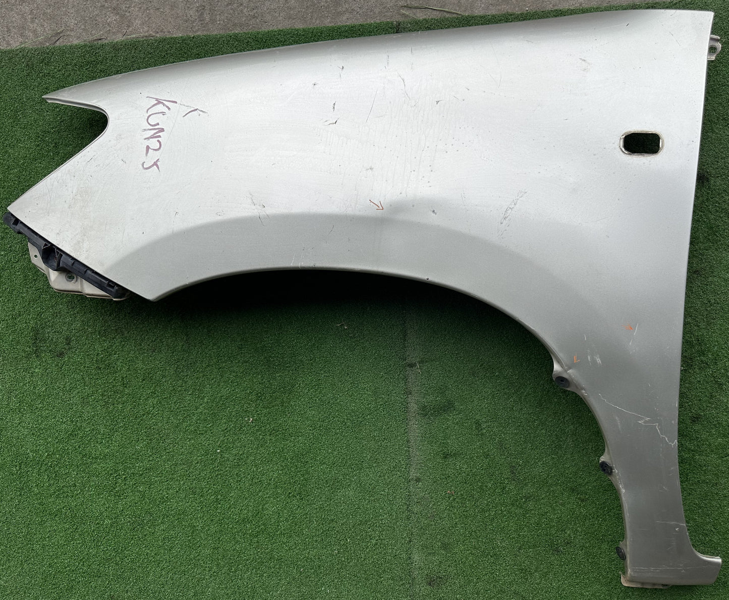 TOYOTA VIGO KUN25 FRONT FENDER WITH HOLE SILVER LH (FFWH031)