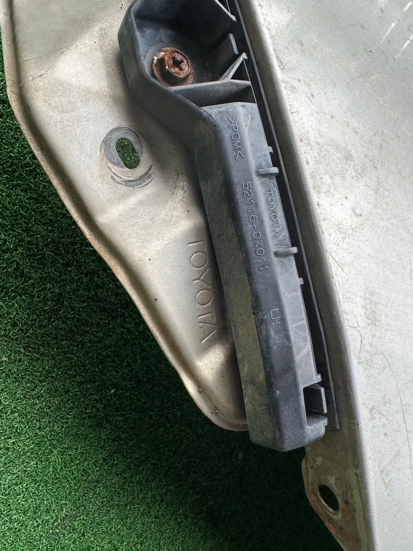 TOYOTA VIGO KUN25 FRONT FENDER WITH HOLE SILVER LH (FFWH031)