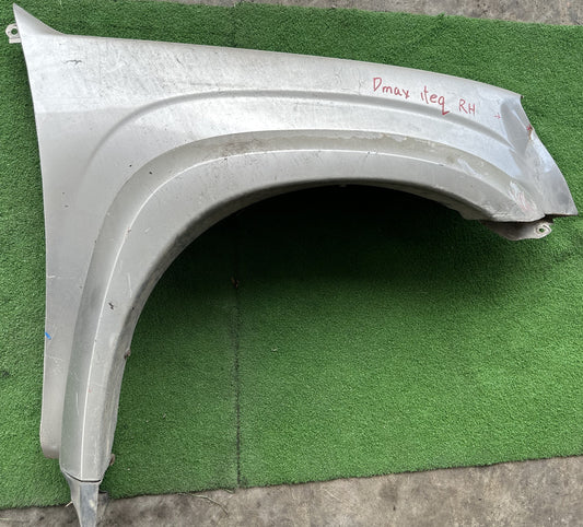 ISUZU DMAC ITEQ FRONT FENDER WITHOUT HOLE SILVER RH (FFWH035)