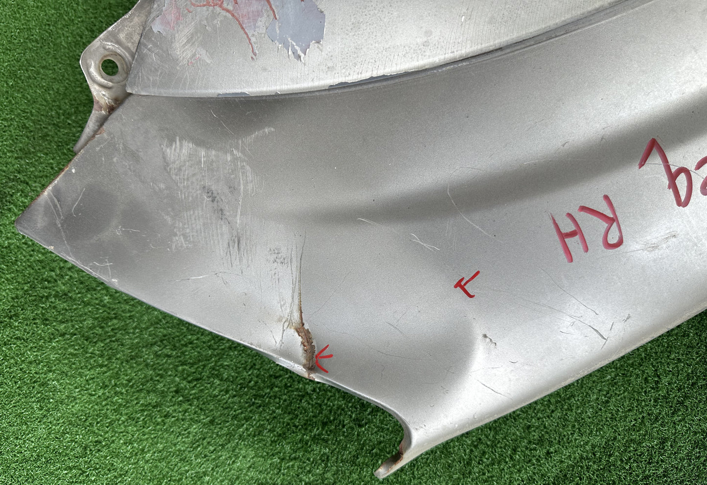 ISUZU DMAC ITEQ FRONT FENDER WITHOUT HOLE SILVER RH (FFWH035)