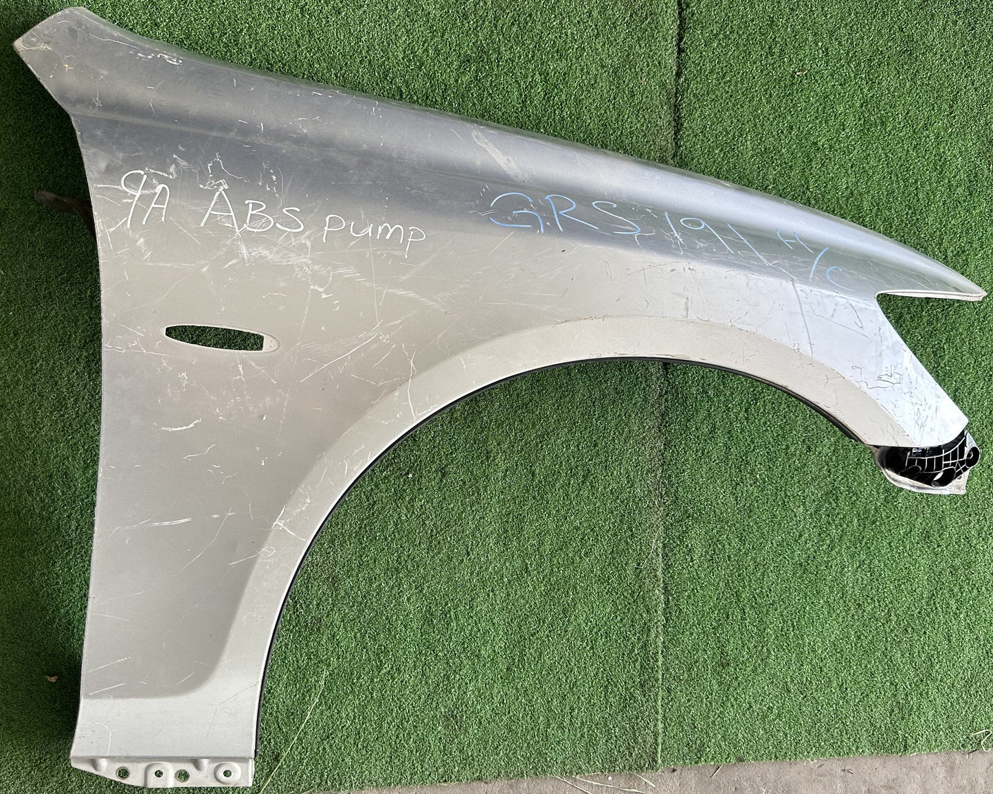 LEXUS GS350 FRONT FENDER WITH HOLE SILVER RH (FFWH039)