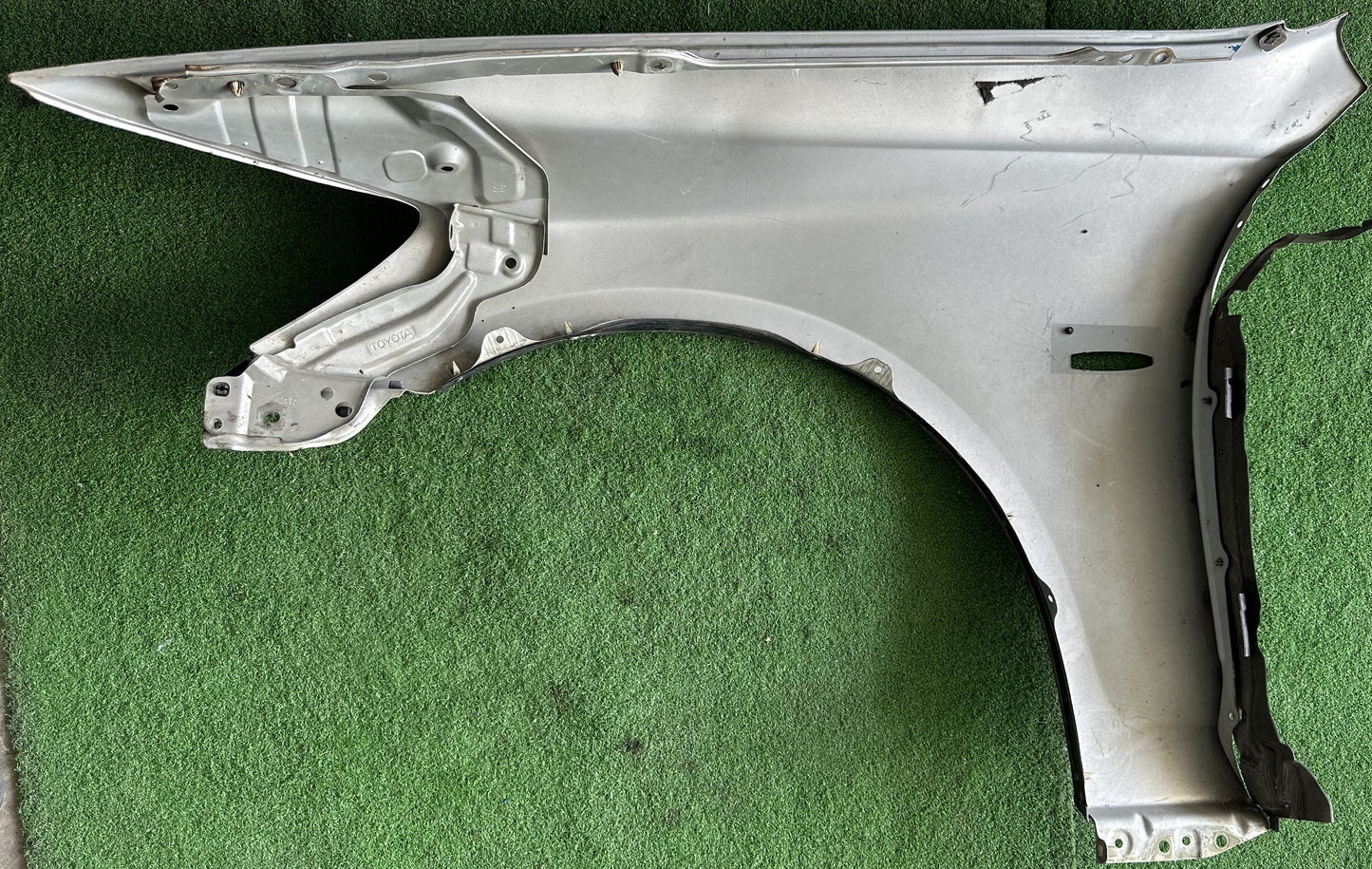 LEXUS GS350 FRONT FENDER WITH HOLE SILVER RH (FFWH039)