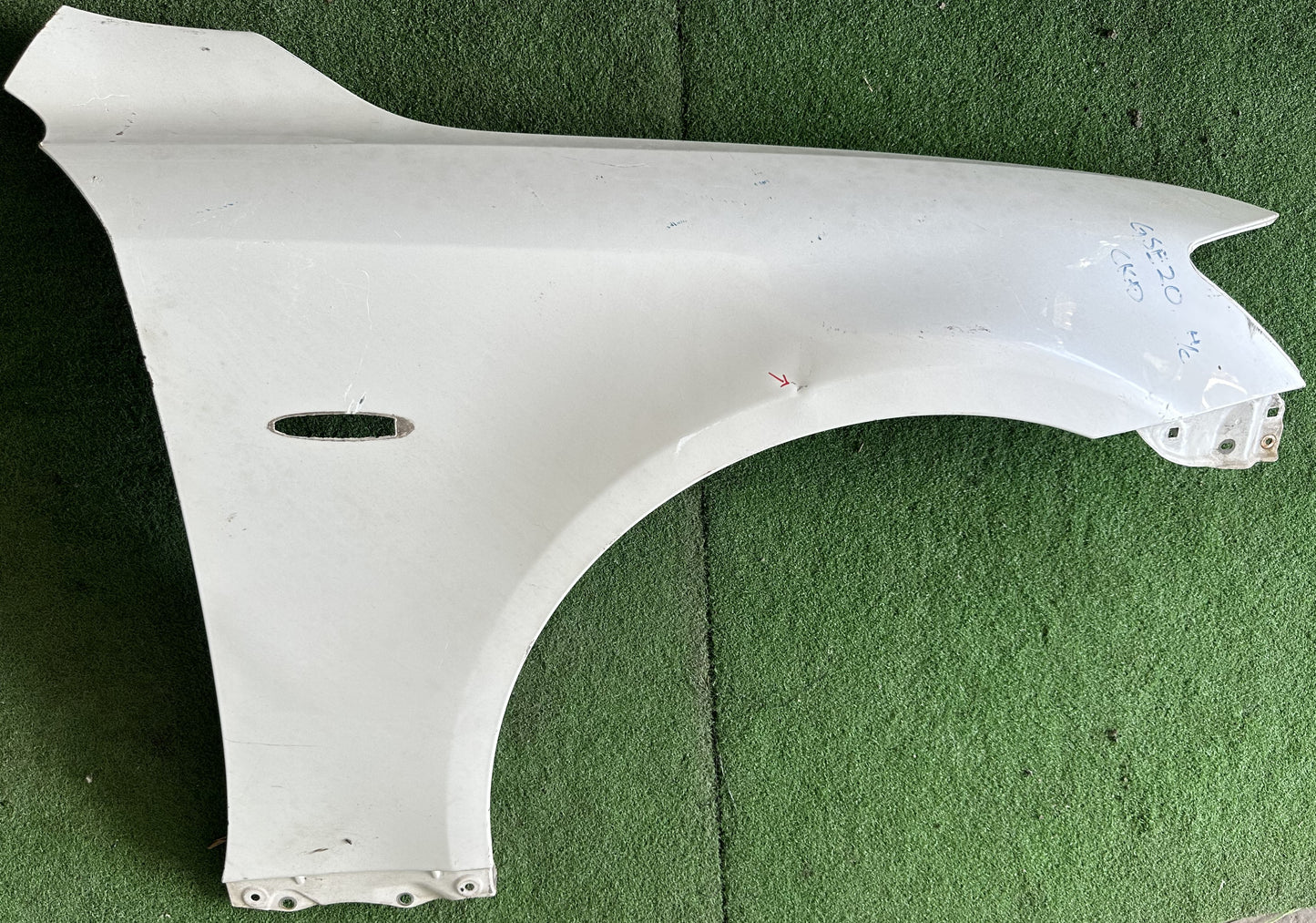 LEXUS IS250 FRONT FENDER WITH HOLE WHITE RH (FFWH040)