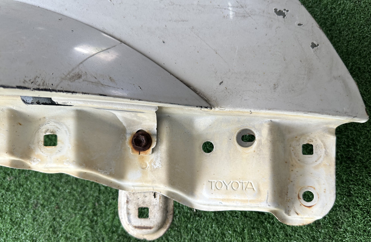 PRADO 120 FRONT FENDER WITH HOLE WHITE LH (FFWH043)