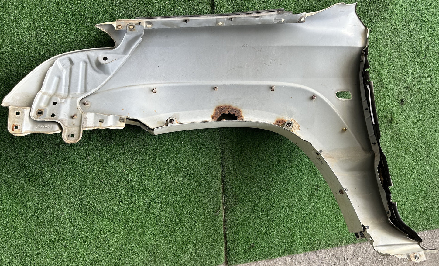 PRADO 120 FRONT FENDER WITH HOLE WHITE LH (FFWH043)