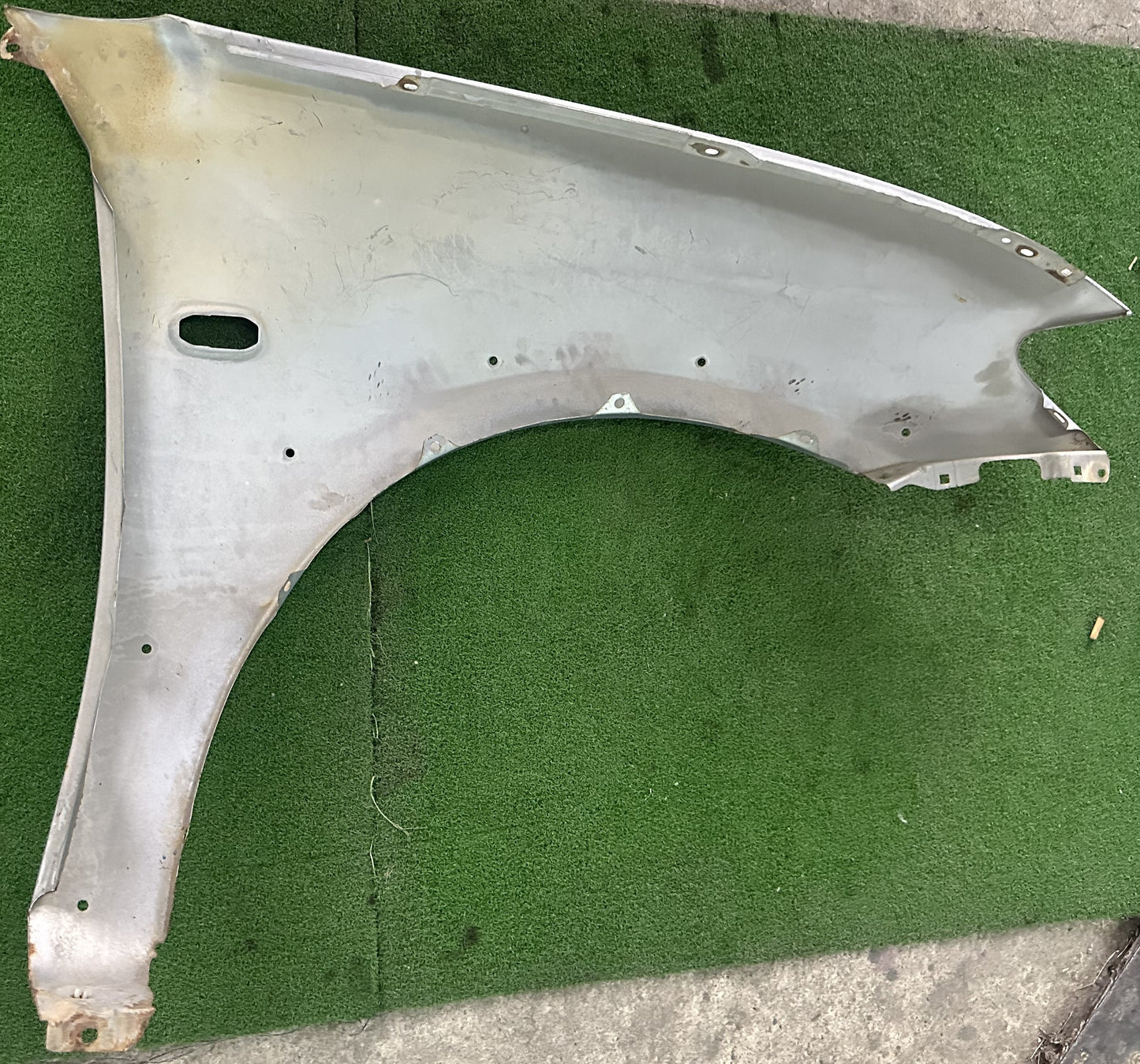 MITSUBISHI TRITON FRONT FENDER WITH HOLE SILVER LH (FFWH046)