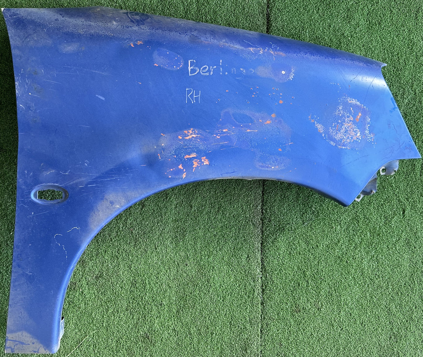 CITROEN BERLINGO FRONT FENDER WITH HOLE BLUE RH (FFWH047)