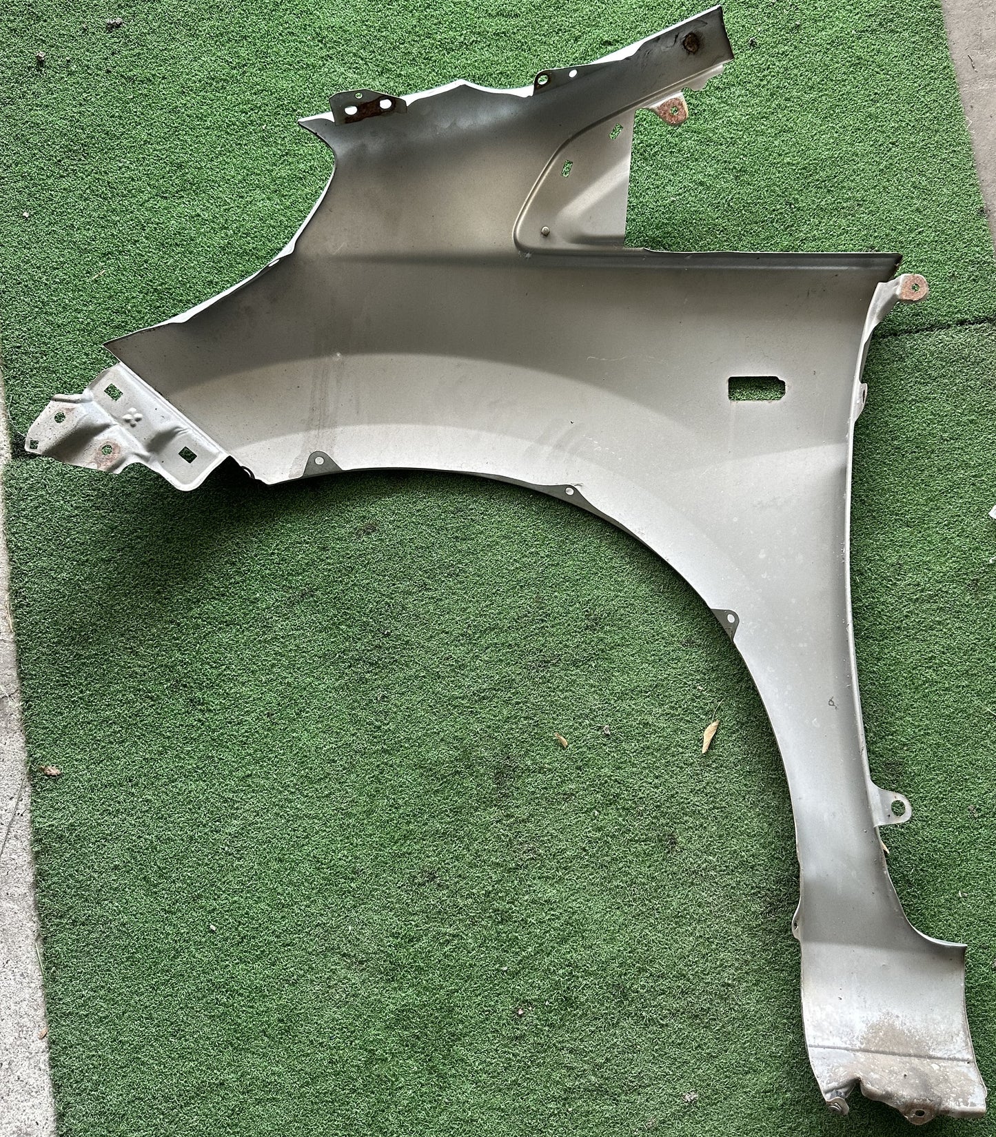 HONDA JAZZ FRONT FENDER WITH HOLE SILVER RH (FFWH048)