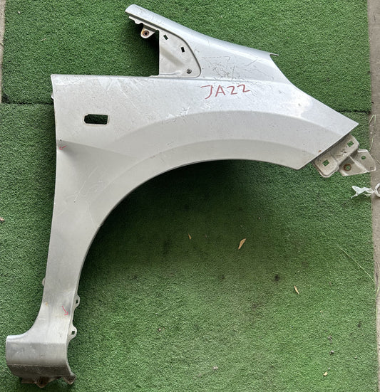 HONDA JAZZ FRONT FENDER WITH HOLE SILVER RH (FFWH048)