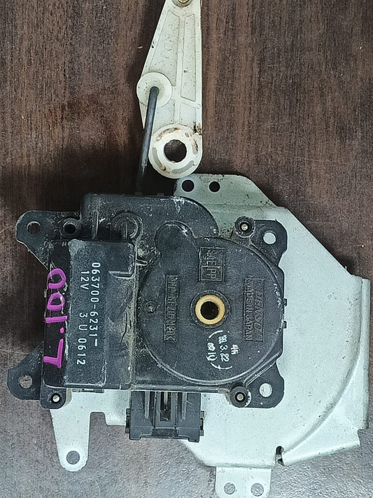 TOYOTA LAND CRUISER L100 HEATER FLAP MOTOR (063700-6231)