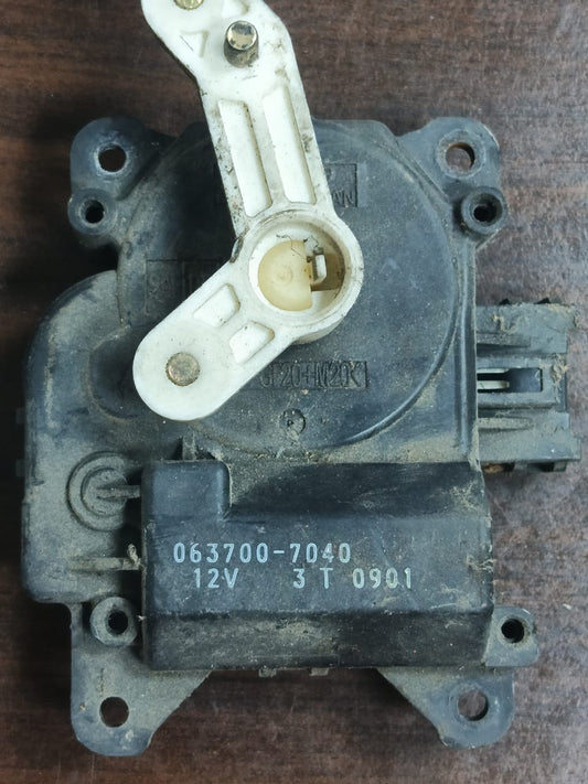 TOYOTA LAND CRUISER L100 BLEND DOOR MOTOR (063700-7040)