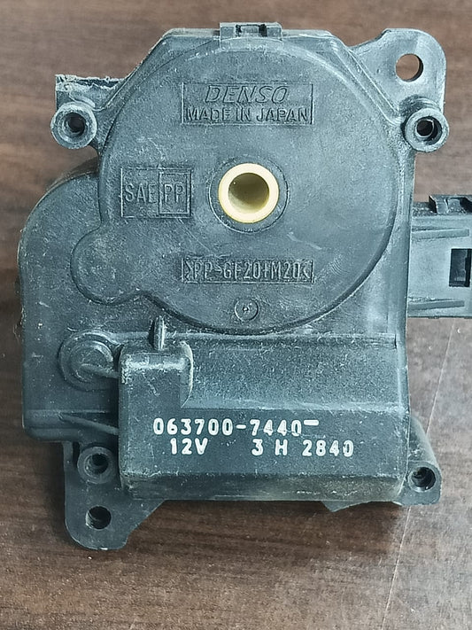 TOYOTA LAND CRUISER L100 HEATER FLAP MOTOR (063700-7440)