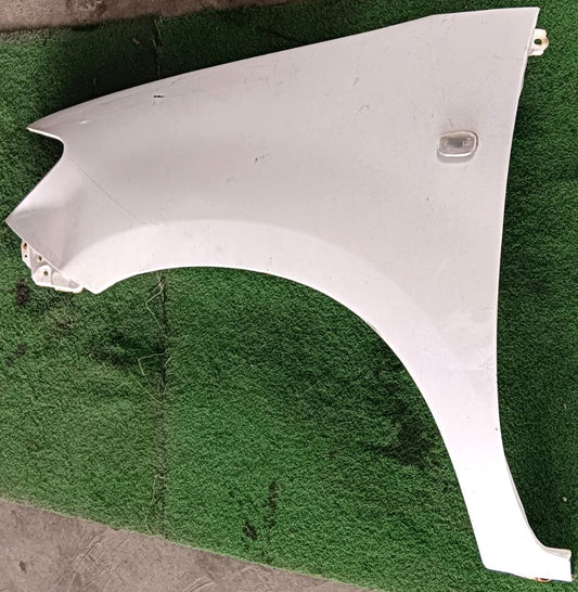TOYOTA VIGO KUN25 FRONT FENDER WITH HOLE WHITE LH (FFWH067)