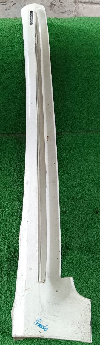 TOYOTA PRADO 120 SIDE SKIRT WHITE RH (08474-60150)