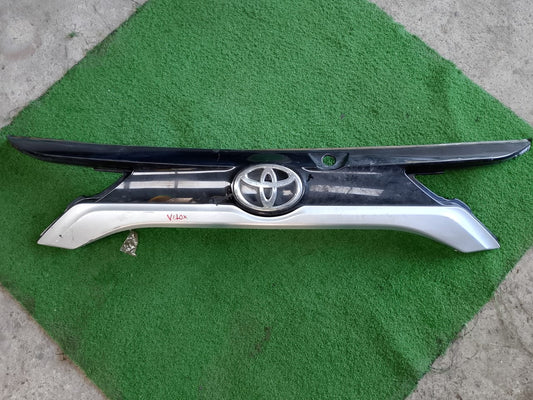 TOYOTA VOLEX FRONT BUMPER GRILLE 76802-BZ360