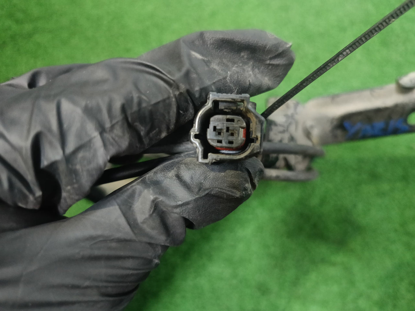 TOYOTA YARIS ABS SENSOR LH (82819-33220-1)
