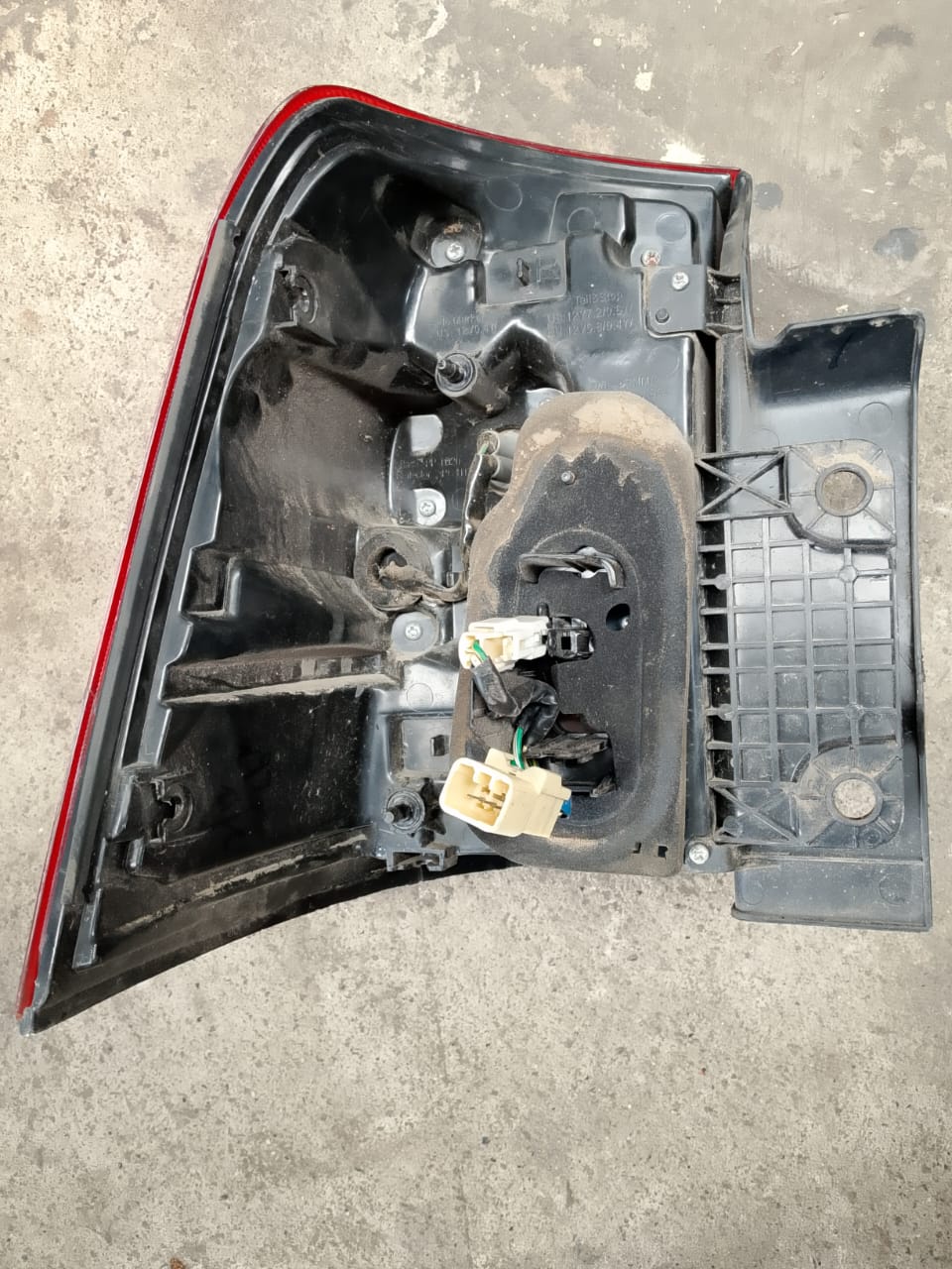 TOYOTA SUPER KING L200 TAIL LAMP OUTER RH