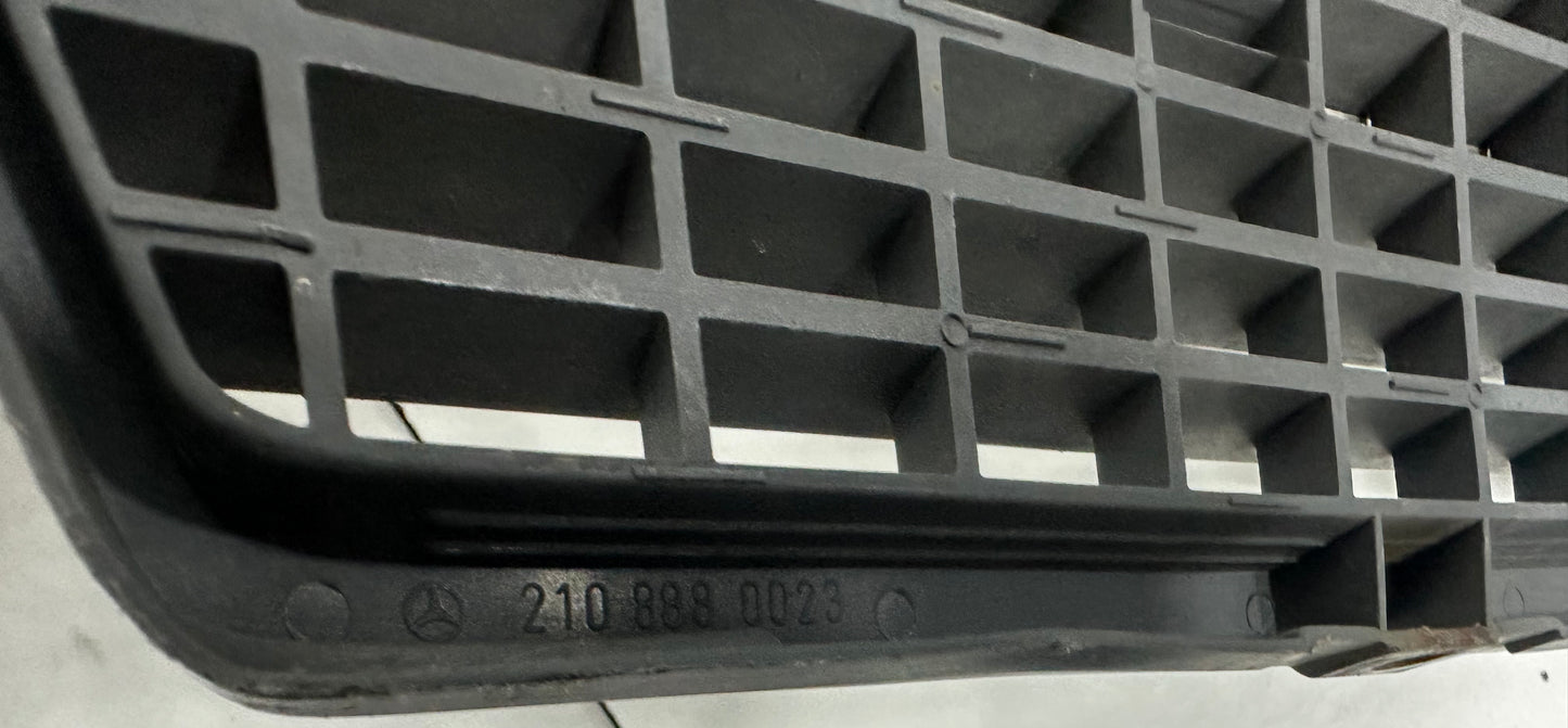 MERCEDES BENZ W210 E CLASS FRONT GRILLE (2108880023)