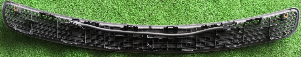 MERCEDES BENZ E320 FRONT HOOD VENT GRILLE (2118800005)