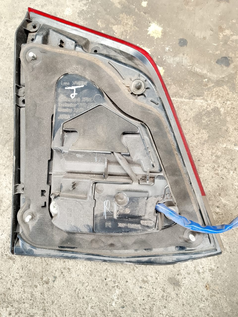TOYOTA SUPER KING L200 TAIL LAMP INNER RH