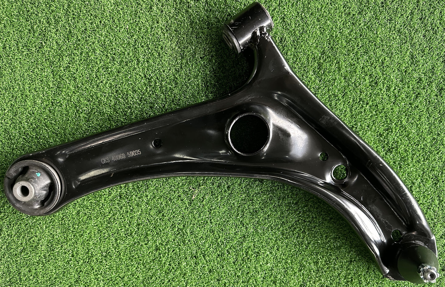 TOYOTA VIOS NCP42 LOWER ARM RH (48068-59035)