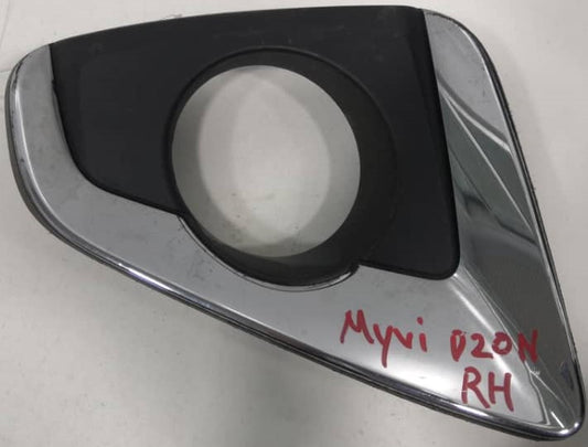 PERODUA MYVI D20N FOG LAMP COVER GOT HOLE RH (52712-BZ240)