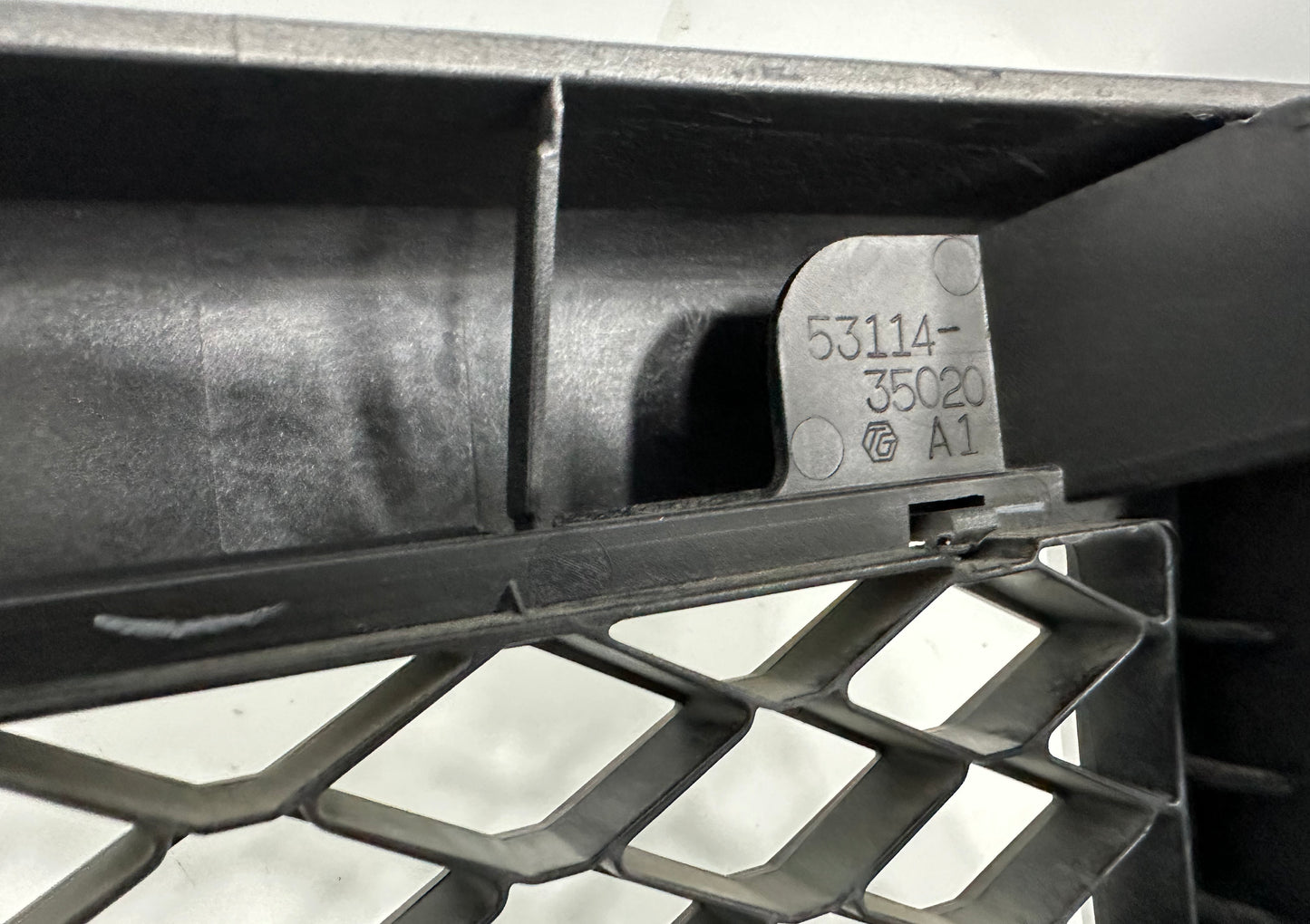 FJ GRILLE (53100-35A30)
