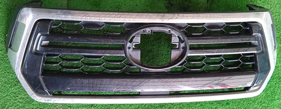 TOYOTA HILUX REVO (GUN125) FRONT GRILLE CHROME (53111-YP090)