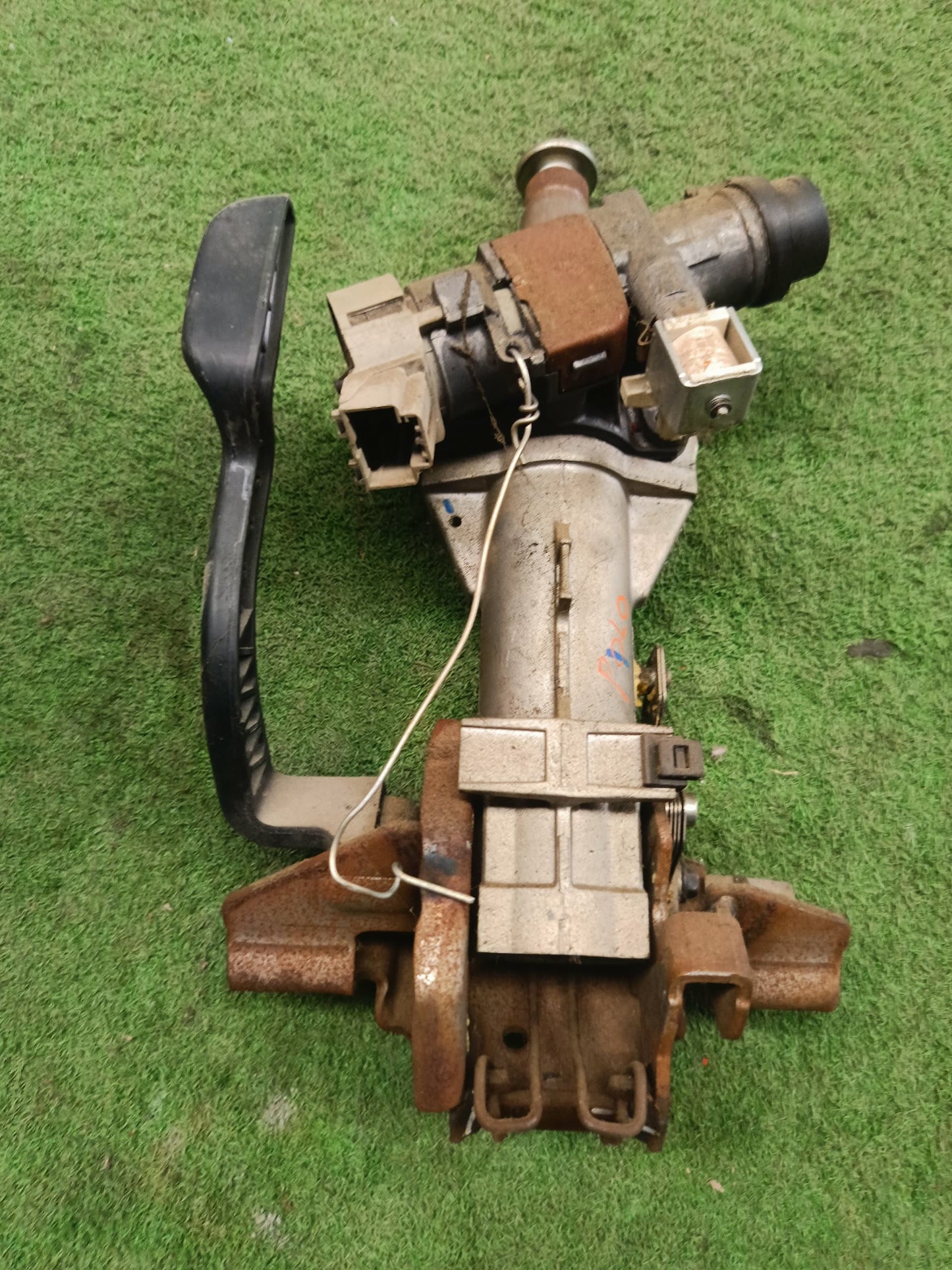 VOLSKWAGEN POLO MK5 STEERING COLUMN (U) [SC00037]