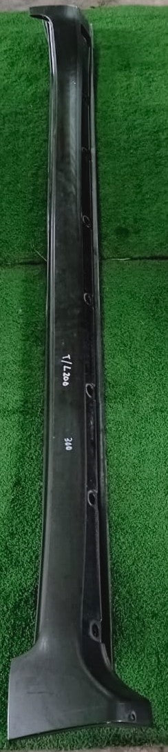 TOYOTA LAND CRUISER L200 SIDE SKIRT BLACK LH (75860-60040)