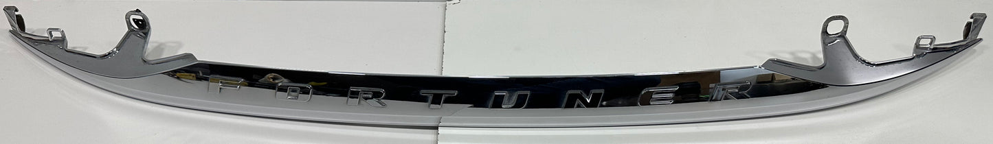FORTUNER GUN125 TAIL GATE OUTSIDE GARNISH CHROME (76801-0K590)