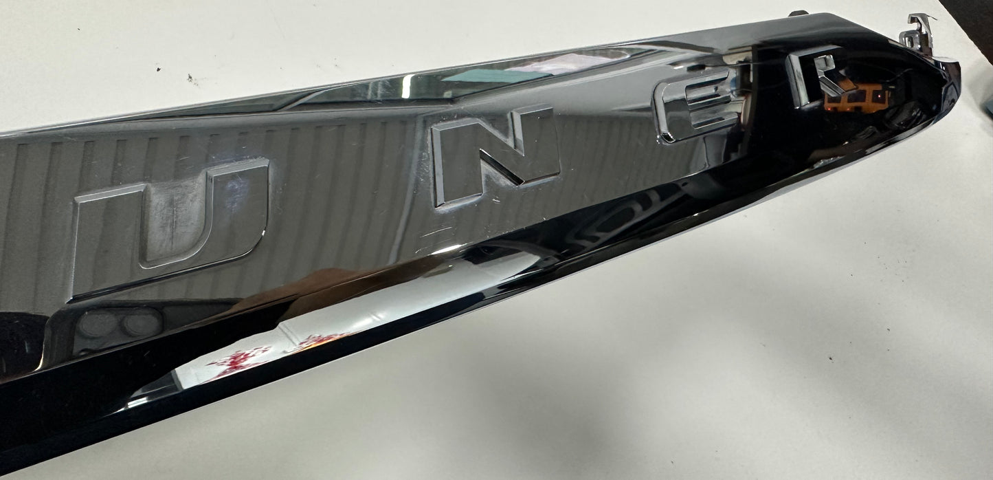 FORTUNER GUN125 TAIL GATE OUTSIDE GARNISH CHROME (76801-0K590)