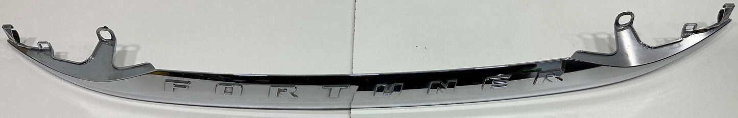 FORTUNER GUN125 TAIL GATE OUTSIDE GARNISH CHROME (76801-0K590)
