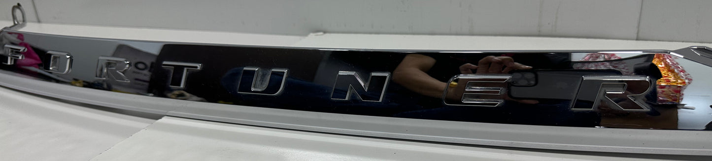 FORTUNER GUN125 TAIL GATE OUTSIDE GARNISH CHROME (76801-0K590)