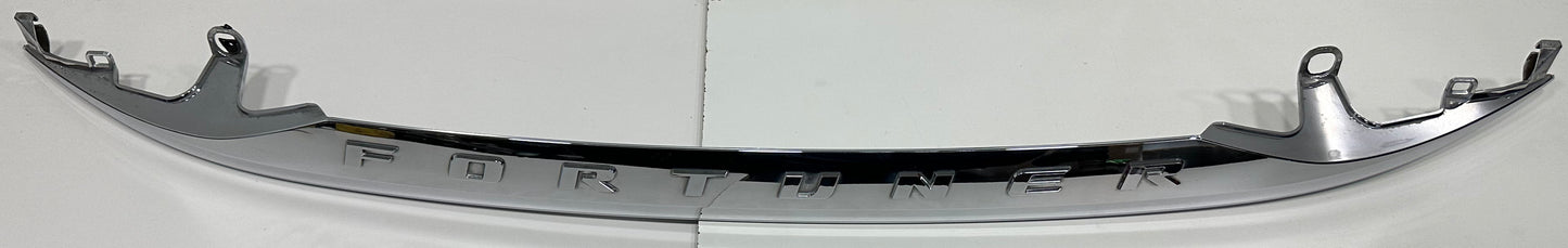 FORTUNER GUN125 TAIL GATE OUTSIDE GARNISH CHROME (76801-0K590)