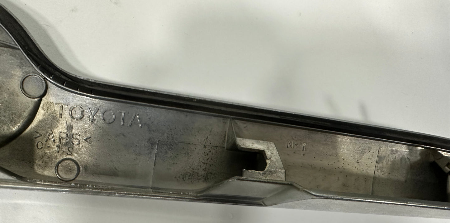 TOYOTA COROLLA ALTIS E120 TAIL GATE MOLDING (76801-12701)