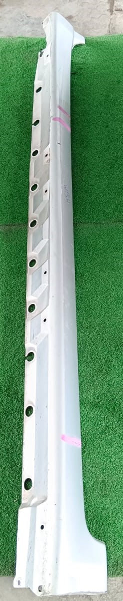 TOYOTA WISH ANB10 SIDE SKIRT WHITE RH (76901-68030)