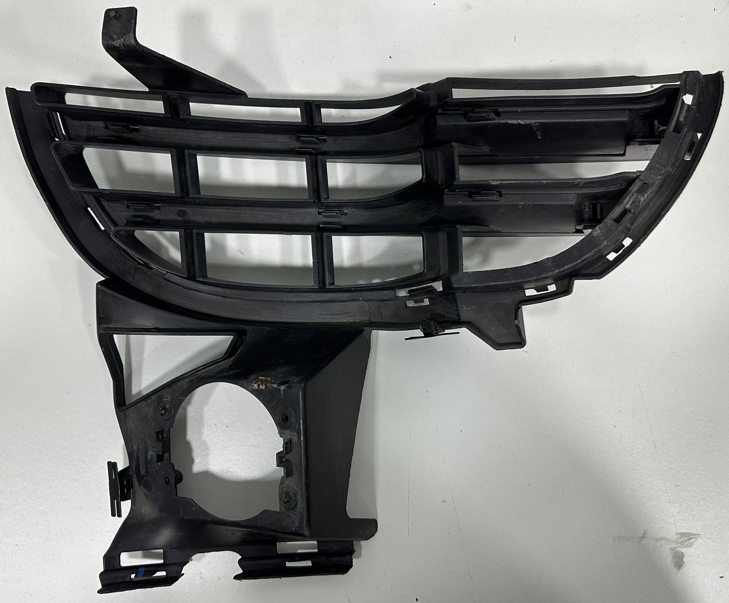 PORSHE CAYENNE 2014 FRONT BUMBER LOWER GRILLE LH (7P5807681B)