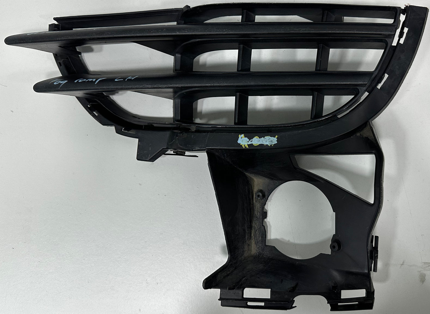 PORSHE CAYENNE 2014 FRONT BUMBER LOWER GRILLE LH (7P5807681B)