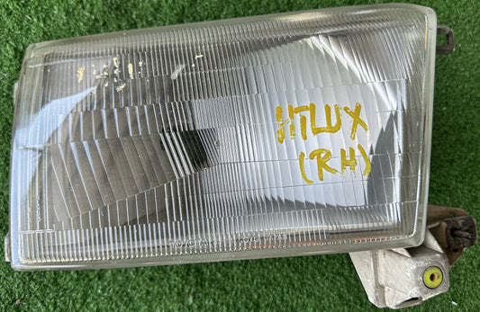 TOYOTA HILUX LN130 HEAD LAMP RH (81110-35241)