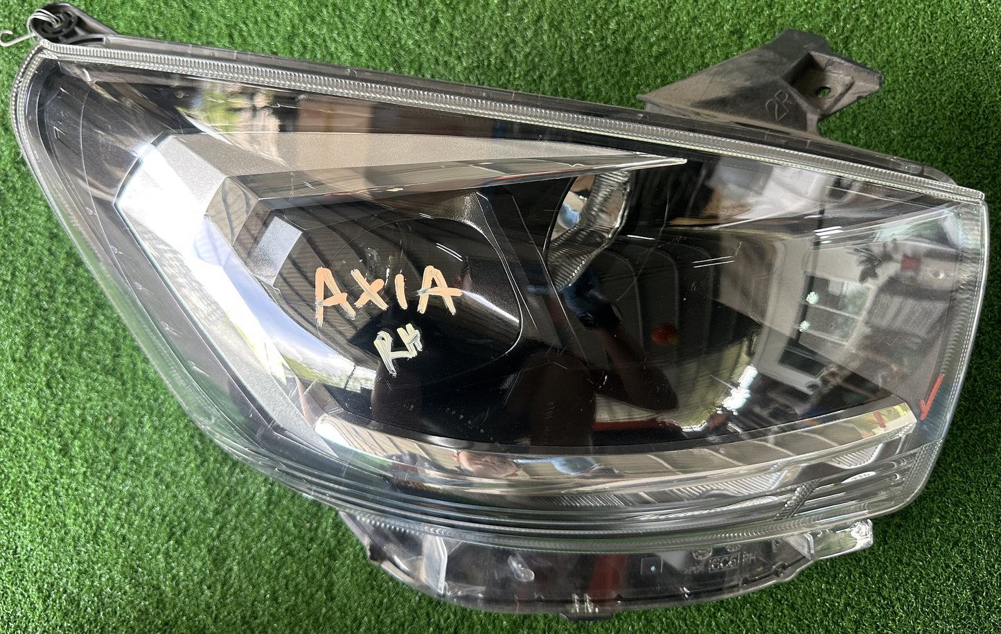 PERODUA AXIA HEAD LAMP RH (81110-BZ640-1)