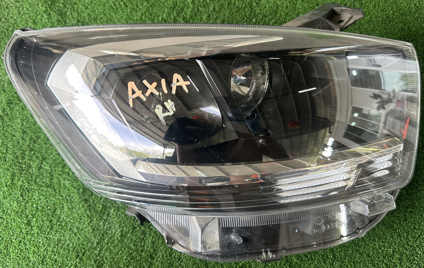 PERODUA AXIA HEAD LAMP RH (81110-BZ640-1)