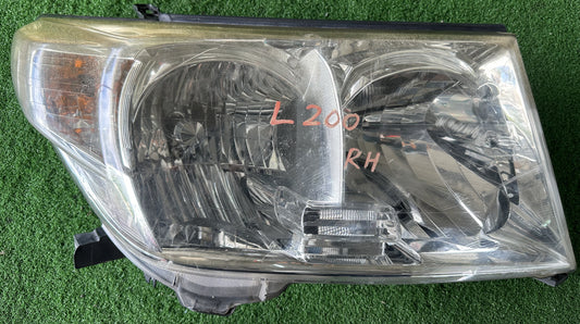 TOYOTA LAND CRUISER L200 HEAD LAMP RH (81130-60D12)
