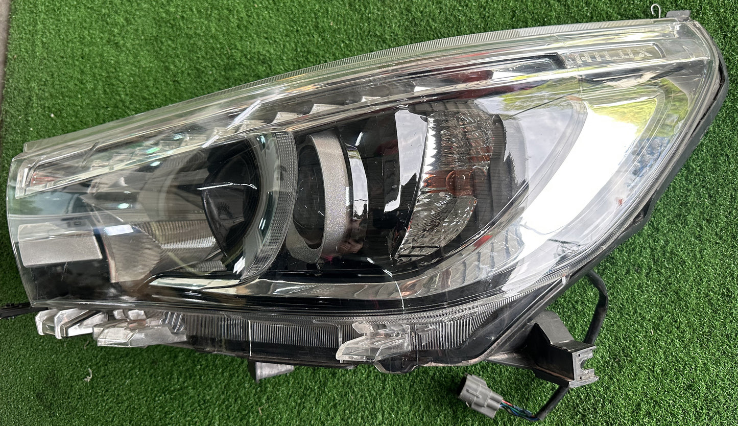 TOYOTA HILUX REVO  HEAD LAMP LH (TW) (81150-0K720)