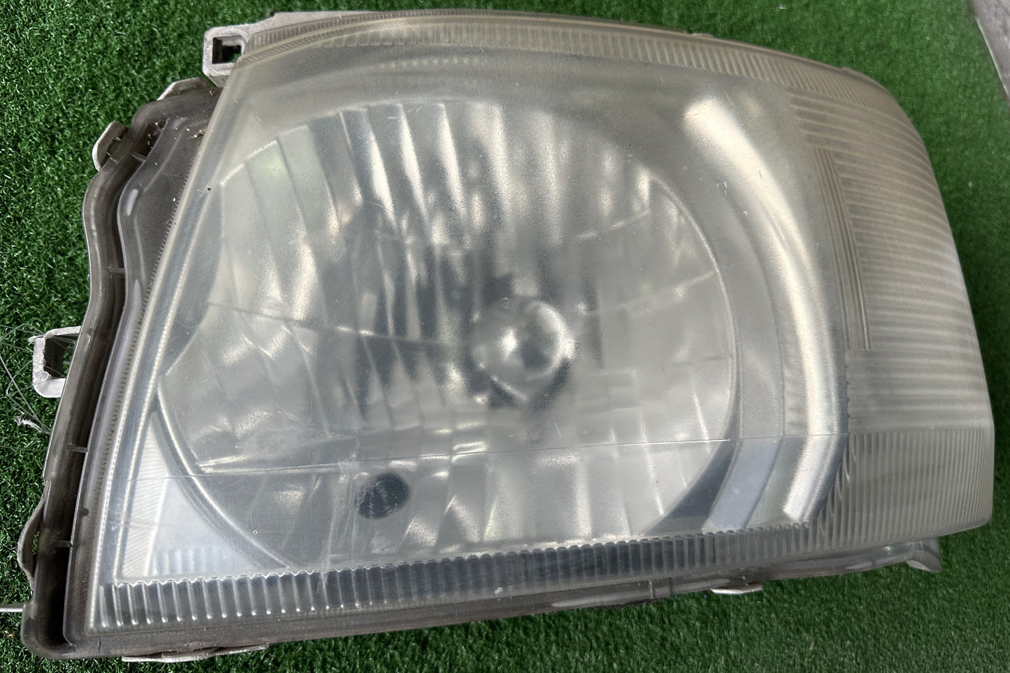 TOYOTA HIACE HEAD LAMP LH (81170-26410)