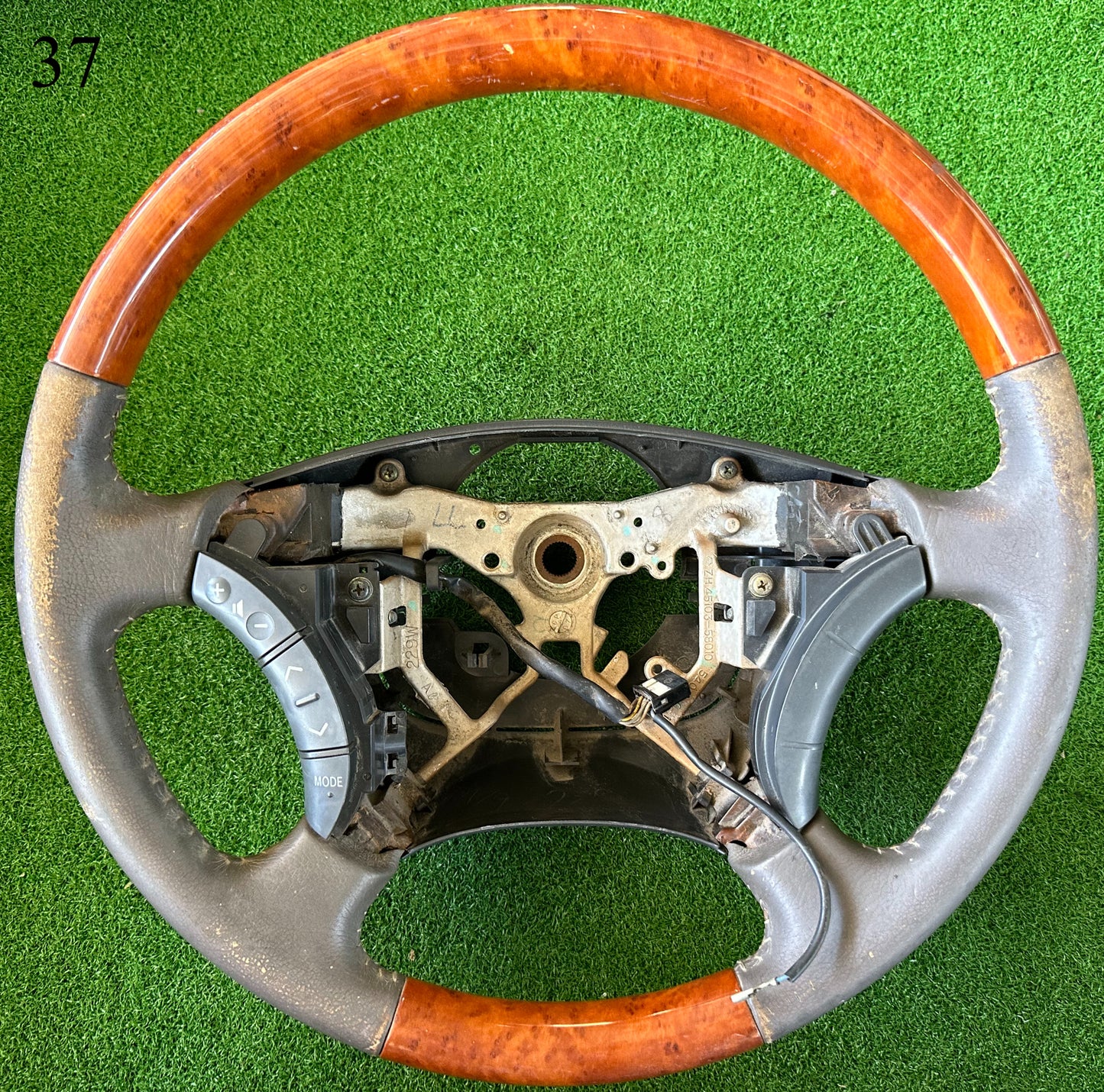 LAND CRUISER L100 STEERING WHEEL SW00037