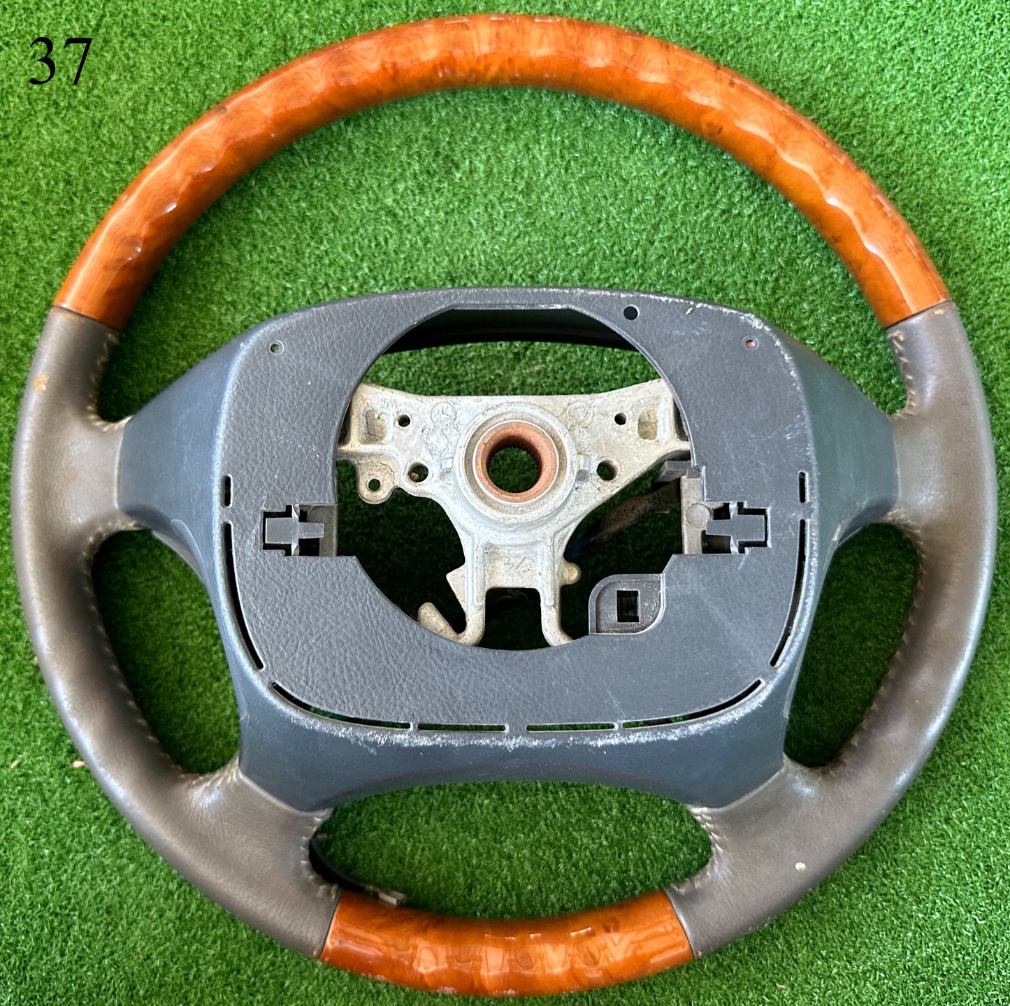 LAND CRUISER L100 STEERING WHEEL SW00037