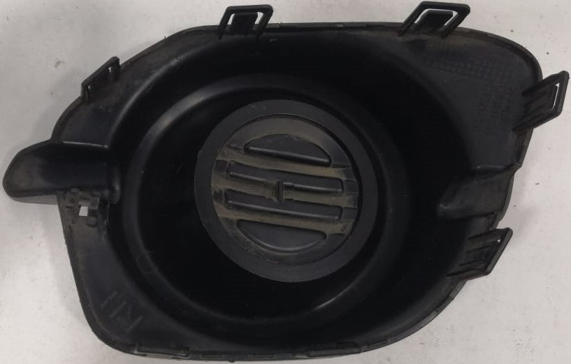 MITSUBISHI PAJERO FOG LAMP COVER RH (83211A596)